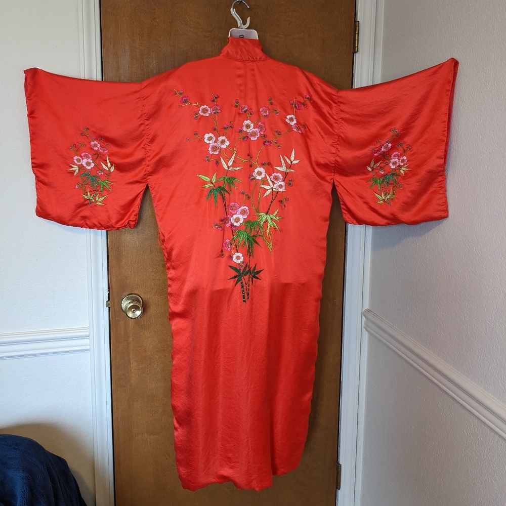 Vintage GOLDEN BEE Red Silk Embroidered Bamboo Flower Robe Kimono